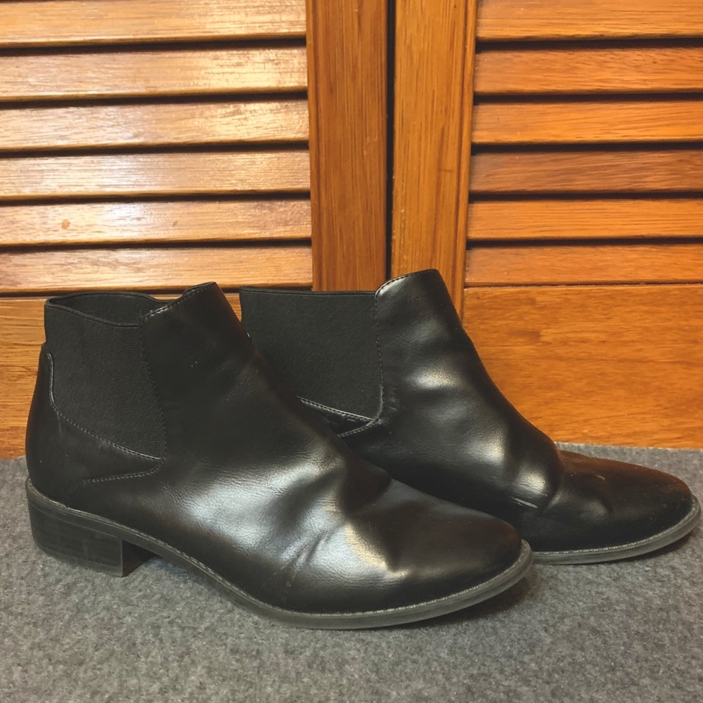 *clear out sale!* Aldo Chelsea boots